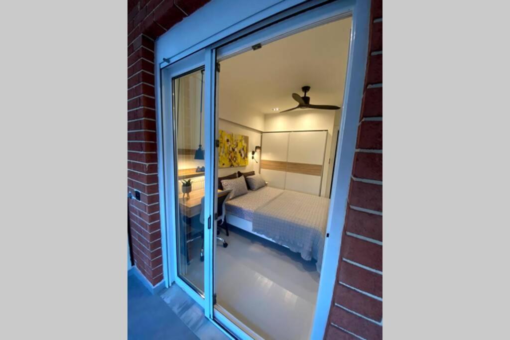 Vyron 1 Elegance Apartment Nea Michaniona Bagian luar foto
